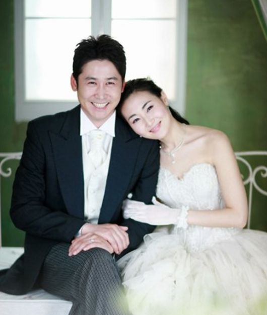 신동엽, 선혜윤 부부 웨딩화보. 아이웨딩 제공