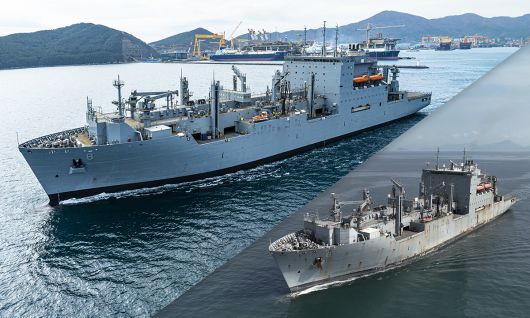 한화오션이 미 해군에서 수주받아 정비를 진행한 군수보급함 월터 쉬함의 정비 후(왼쪽) 모습과 정비 전(오른쪽) 모습. 한화오션 제공