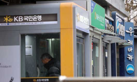 서울 시내에 설치된 시중은행 ATM 기기 모습. 뉴스1