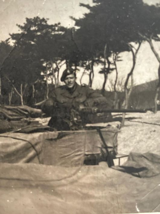 하프트랙 장갑차에 탑승한 크라이슬러