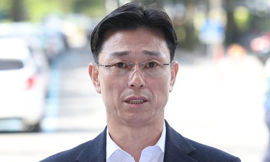 임성근 전 해병대 1사단장이 해병대 채모 상병 순직사건 외압 의혹의 수사 포렌식 참관을 위해 23일 경기도 과천 고위공직자범죄수사처(공수처)로 들어서며 입장문을 읽고 있다. 연합뉴스