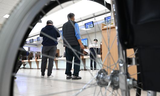 한 대학병원에서 환자들이 진료를 기다리고 있다. 뉴시스