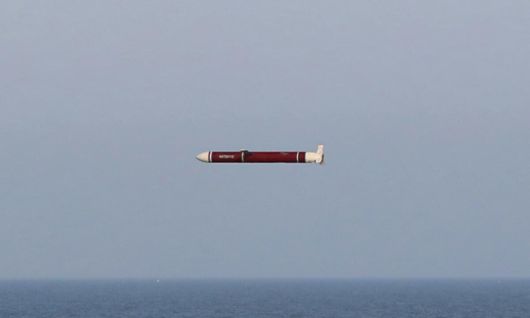 최현호에서 발사된 미사일이 날아가는 모습. 노동신문·뉴스1