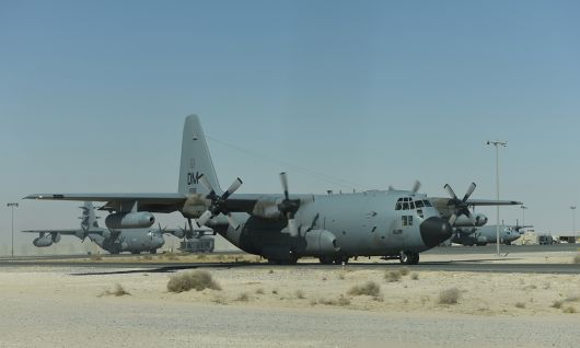 미 공군 전자전기 EC-130H가 활주로에서 대기하고 있다. 세계일보 자료사진