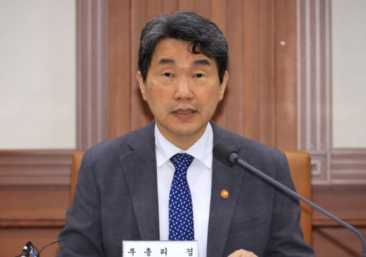 대통령 권한대행직을 맡게 된 이주호 부총리 겸 교육부 장관.