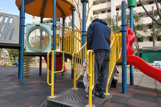 서울의 한 아파트 단지 내 놀이터. 3040 육아 세대들은 주말마다 아이와 놀이터에 나가는 상상을 하며 집을 매수하기도 한다.