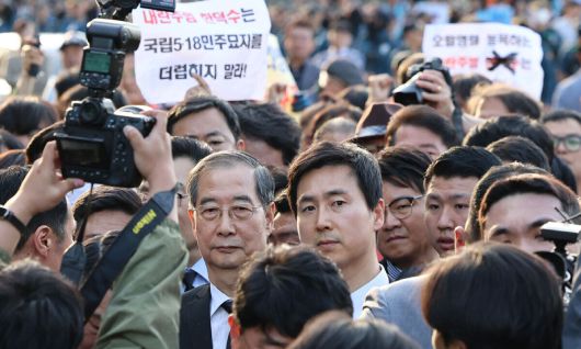 광주 5·18 민주묘지 찾은 한덕수 전 국무총리. 연합뉴스