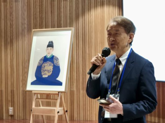 9일 오전 사단법인 세종국가경영연구원 주최로 서울 종로구 세종문화회관 서클홀에서 진행된 ‘청년 세종 어진 제작 발표회 및 봉정식’에서 청년 세종 어진 제작 공동추진위원장인 고려대 이명훈 명예교수가 발언하고 있다. 김동환 기자