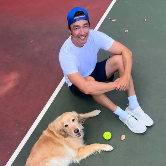 배우 다니엘 헤니와 반려견 줄리엣. 줄리엣은 2020년 국내 농장에서 구출된 개다. 다이엘 헤니 인스타그램 캡처