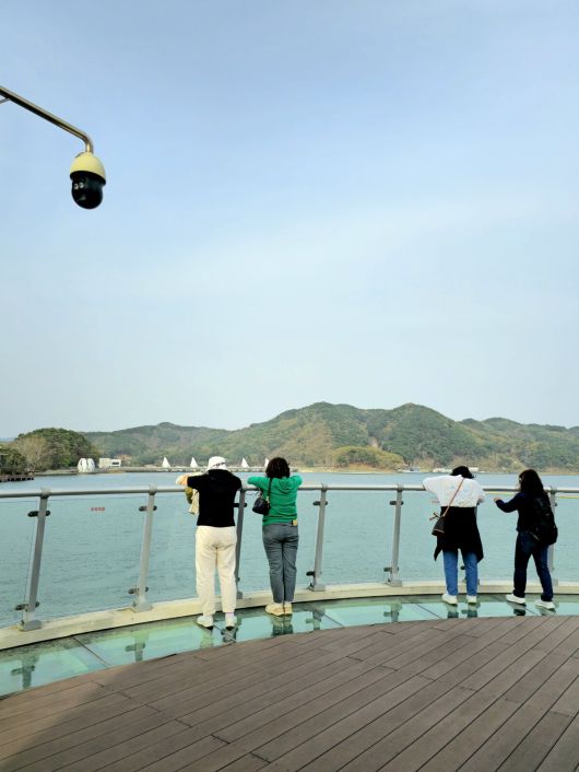 예당호 출렁다리 전망대.