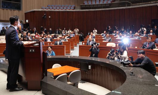 지난 9일 국민의힘 김문수 당시 대선 후보가 서울 여의도 국회에서 열린 의원총회에서 후보 단일화 문제와 관련해 발언하고 있다. 연합뉴스