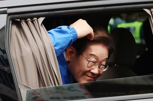 더불어민주당 이재명 대선 후보가 13일 대구 중구 동성로 광장에서 열린 집중유세에서 지지호소를 하고 있다. 공동취재