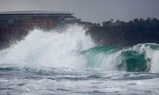 지난 2024년 8월 20일, 제9호 태풍 '종다리'(Jongdari)의 영향으로 제주 서귀포시 예래동 앞바다에 거친 파도가 밀려오고 있다. 뉴시스
