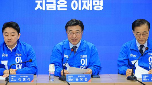 더불어민주당 윤호중 중앙선대위 총괄본부장이 15일 서울 여의도 중앙당사에서 열린 제4차 총괄본부장단회의에서 발언하고 있다. 연합뉴스