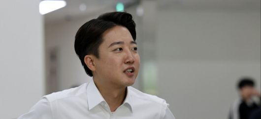 개혁신당 이준석 대선 후보가 20일 광주 동구 전남대학교에서 점심 식사에 앞서 발언하고 있다. 광주=연합뉴스