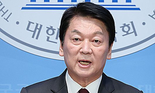 국민의힘 안철수 의원이 15일 서울 여의도 국회 소통관에서 현안 관련 회견을 하고 있다. 연합뉴스