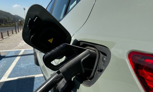 전기차 충전 모습. 게티이미지뱅크