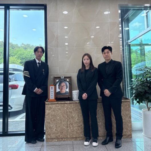 코요태 멤버들이 발인을 함께했다. 인스타그램 캡처.