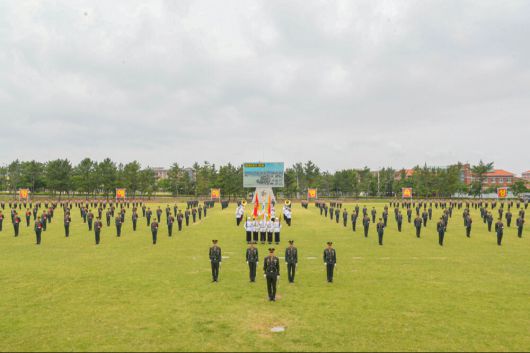 지난 23일 해병대 교육훈련단에서 열린 부사관 410기 임관식에서 후보생들이 행사연병장에 도열하고 있다.