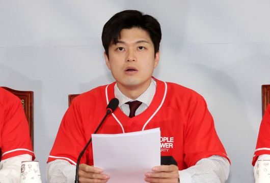 김용태 국민의힘 비상대책위원장이 26일 오전 서울 여의도 국회에서 열린 중앙선거대책위원회의에서 발언하고 있다. 뉴시스