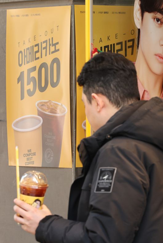 지난 2월 가격 인상이 적용되기 전 서울 시내 한 컴포즈커피 매장 모습. 세계일보 자료사진