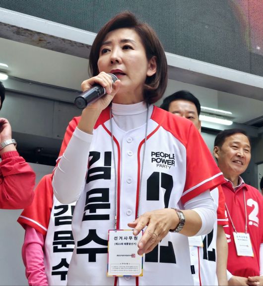 나경원 국민의힘 중앙선거대책위원회 공동선대위원장이 25일 오후 대구 동성로에서 열린 김문수 후보 집중 유세에서 발언하고 있다. 대구=뉴스1