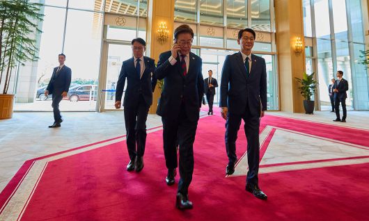 이재명 대통령이 5일 서울 용산 대통령실 청사로 출근하고 있다. 대통령실 제공