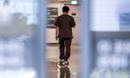 한 대학병원 전공의 전용공간에서 의료진이 이동하고 있다. 뉴시스