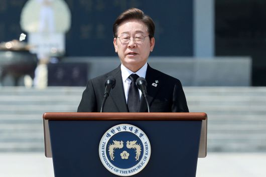 이재명 대통령이 6일 서울 동작구 국립서울현충원에서 열린 제70회 현충일 추념식에서 추념사를 하고 있다. 뉴시스