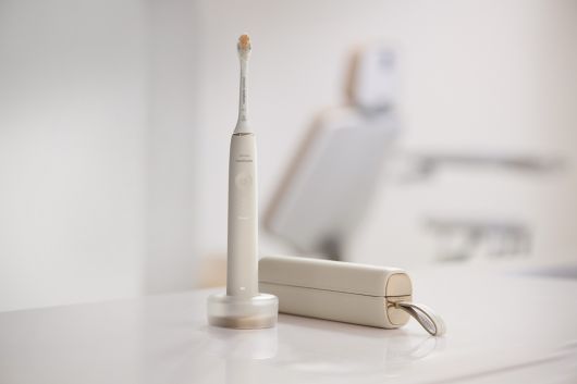 필립스 소닉케어의 ‘9900 프레스티지’. 필립스 소닉케어 제공