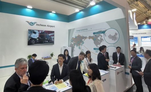 에어카고 유럽에 설치된 인천공항관이 외국 항공사 관계자들로 북적이고 있다.