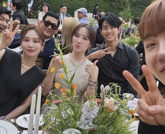 민 결혼식에 참석한 하객들. 인스타그램 캡처.