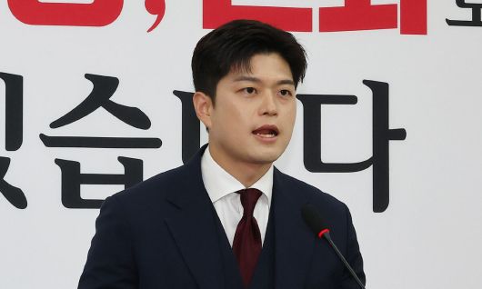 국민의힘 김용태 비상대책위원장이 8일 국회에서 기자회견을 열고 당 개혁 과제 등을 설명하고 있다. 연합뉴스