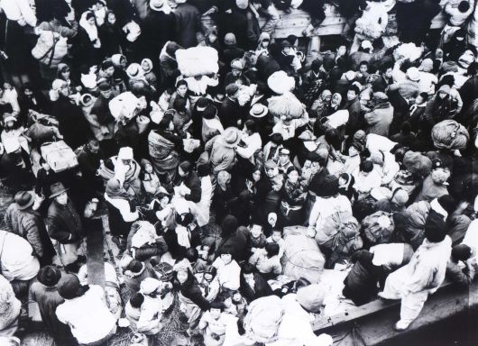 1950년 12월 흥남철수작전 당시 피난민들 모습. 이는 유행가 ‘굳세어라 금순아’(1953)가 탄생하는 배경이 되었다. 1400만명 넘는 관객을 불러 모은 영화 ‘국제시장’(2014)의 첫 장면도 흥남철수작전을 재현한 것이다. 세계일보 자료사진