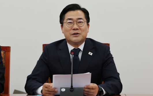 더불어민주당 박찬대 대표 직무대행 겸 원내대표가 12일 서울 여의도 국회에서 고별 기자간담회를 하고 있다. 허정호 선임기자