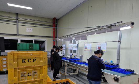 충북 혁신일자리 사업으로 꼽히는 도시근로자가 현장에서 일하고 있다. 충북도 제공