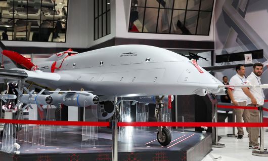 11일 자카르타에서 열린 인도 디펜스(Indo defense) 2025 전시회에서 튀르키예산 바이락타르 무인기가 전시되어 있다. 로이터