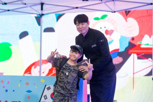 최현석 셰프가 광복80주년을계기로 진행된코리아메모리얼푸드페스타에 참여