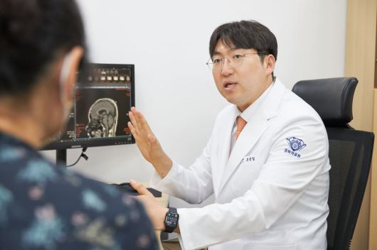 오성일 경희대병원 신경과 교수가 루게릭병에 대해 설명하고 있다. 게티이미지뱅크