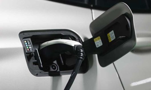 한 전기차 주차장에서 충전 중인 전기차. 연합뉴스