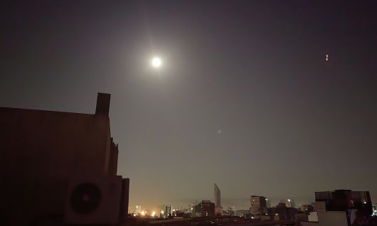 지난 14일(현지시간) 이란 수도 테헤란이 이스라엘의 공습을 받는 모습. 신화연합뉴스