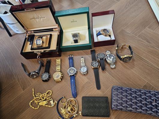 경찰이 압수한 현금 등 압수물. 서울경찰청 제공