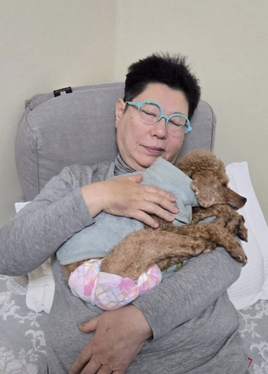 양희은과 그의 반려견. 양희은 인스타그램 캡처