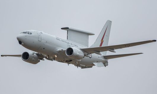 호주 공군 E-7A 공중조기경보통제기가 비행을 하고 있다. 게티이미지