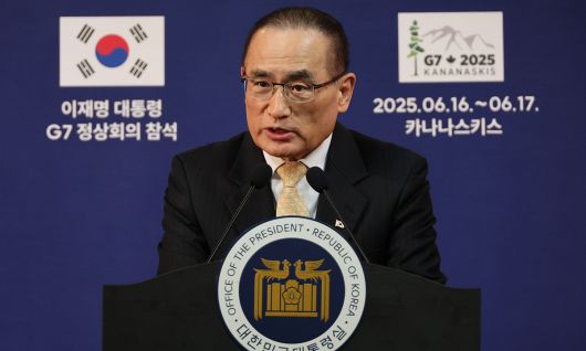 위성락 대통령실 국가안보실장이 지난 16일(현지시간) 캐나다 앨버타주 캘거리 한 호텔의 한국 프레스센터에서 이재명 대통령의 주요 7개국(G7) 정상회의 관련 브리핑을 하고 있다. 연합뉴스