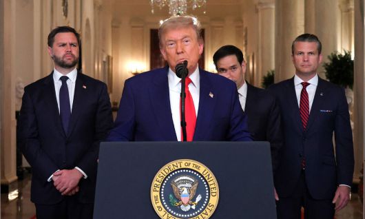 도널드 트럼프 미국 대통령이 지난 21일(현지 시간) 백악관 이스트룸에서 미군의 이란 핵 시설 공습에 관해 발언하고 있다. AFP연합뉴스