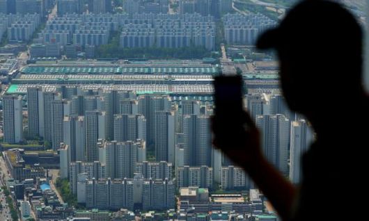 서울 송파구 롯데월드타워에서 바라본 주택 단지. 연합뉴스