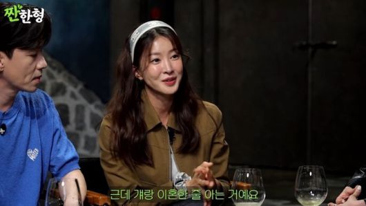 이시영이 틱톡 채널에 등장한 남성의 정체를 공개하며 해명에 나섰다. 유튜브 채널 '짠한형 신동엽' 영상 캡처