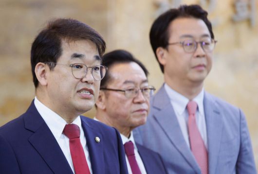 배준영 김민석 국무총리 후보자 인사청문특별위원회 국민의힘 간사가 26일 오전 서울 여의도 국회 로텐더홀에서 인사청문회 관련 기자회견을 하고 있다. 뉴시스