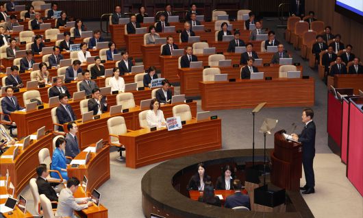 이재명 대통령이 26일 오전 서울 여의도 국회에서 열린 제426회국회(임시회) 제2차 본회의에서 2025년도 제2회 추가경정예산안에 대한 정부의 시정연설을 하고 있다. 국회사진기자단